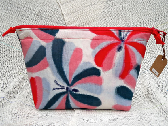 銘仙リメイクポーチ White Butterfly- ビンテージ銘仙着物リメイク ちょうちょ柄ポーチ