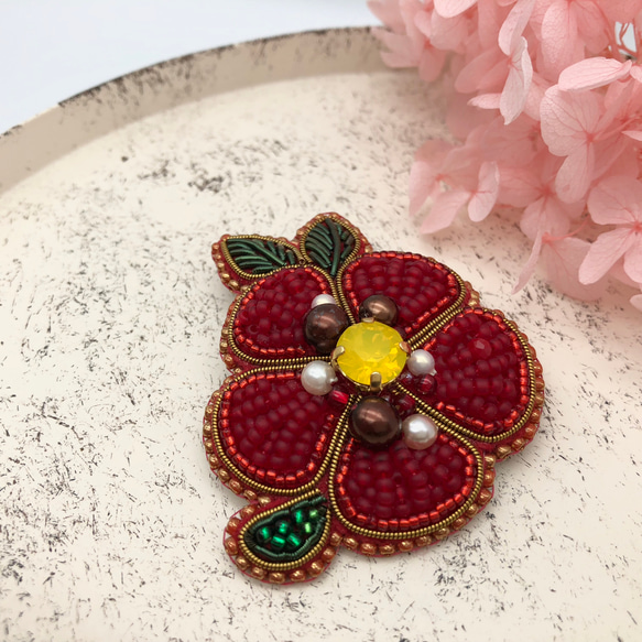 ビーズ刺繍ブローチ〜5弁花3 3枚目の画像