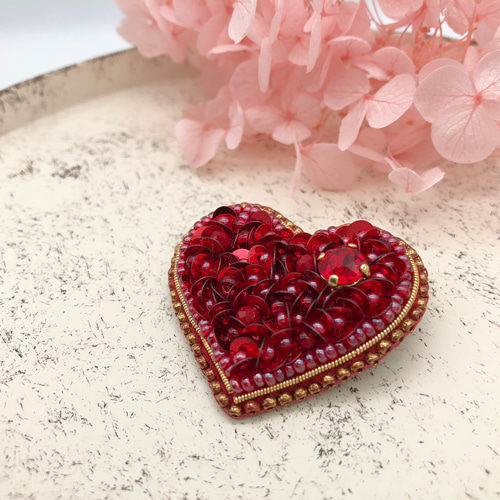 ビーズ刺繍ブローチ〜ハート1 ブローチ アトリエFukiko 通販