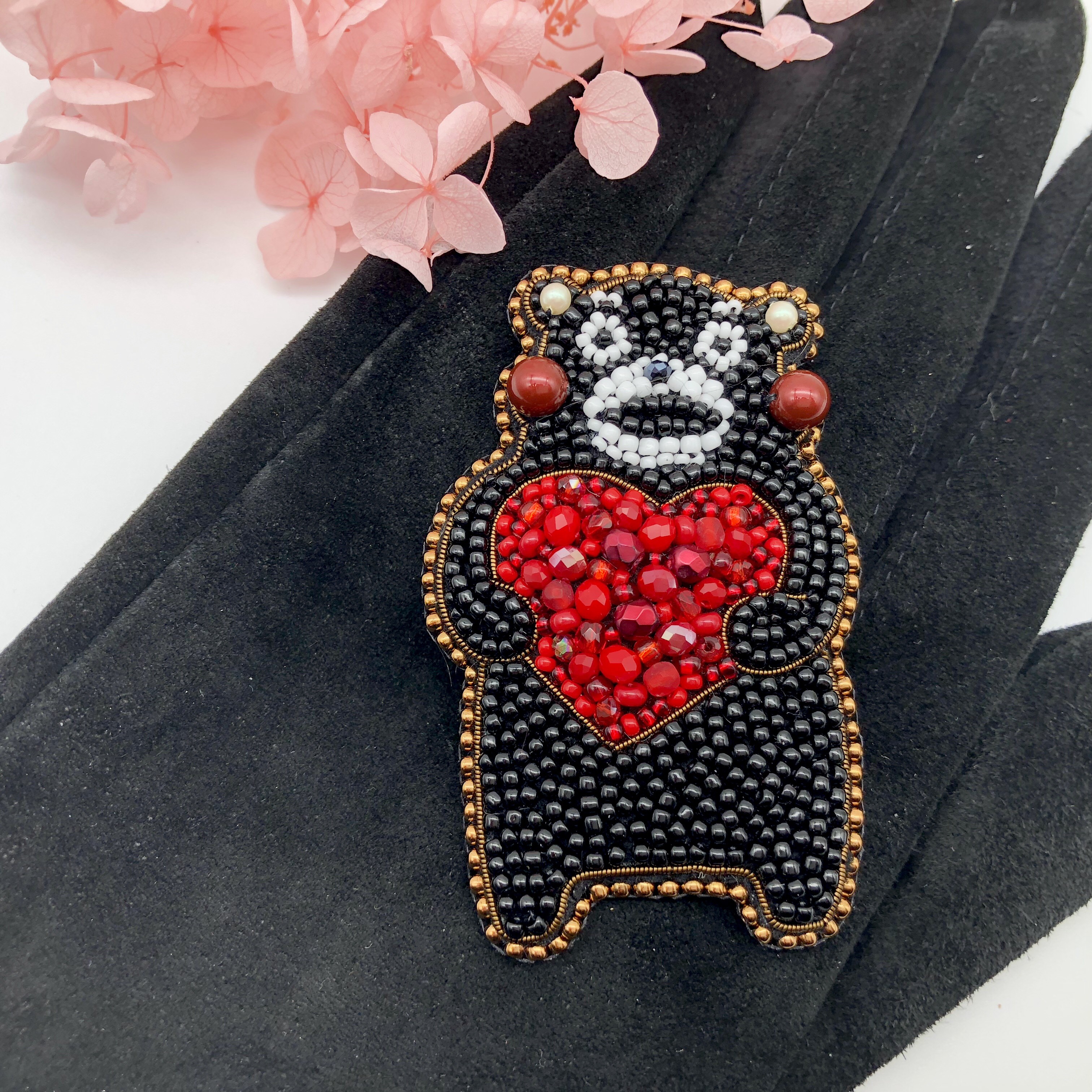 くまちゃんの誕生日会 立体ビーズ刺繍オブジェ ハンドメイド