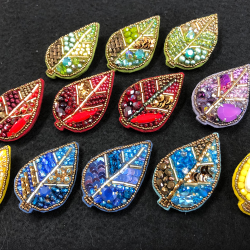 ビーズ刺繍ブローチ♡歌姫♡ハンドメイド - メルカリ