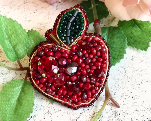 ◇yuuiti様◇Kameria 【BLACK】 ビーズ刺繍ブローチ （3 酷くっ ビーズ 