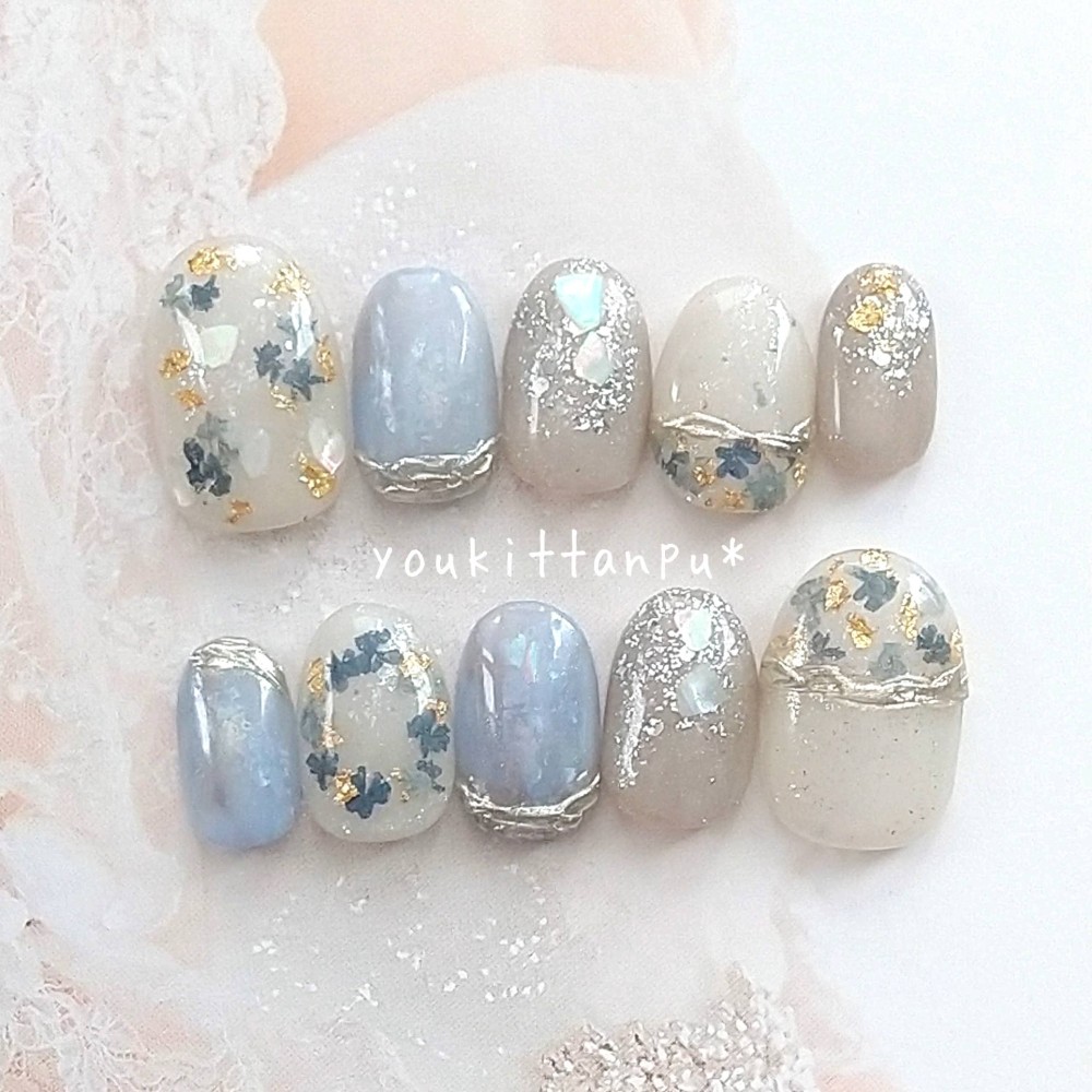アンティークブルーの押し花ネイル＊ネイルチップ つけ爪 ウェディング 白無垢 成人式 シンプル 春 夏 秋 冬 水色 灰