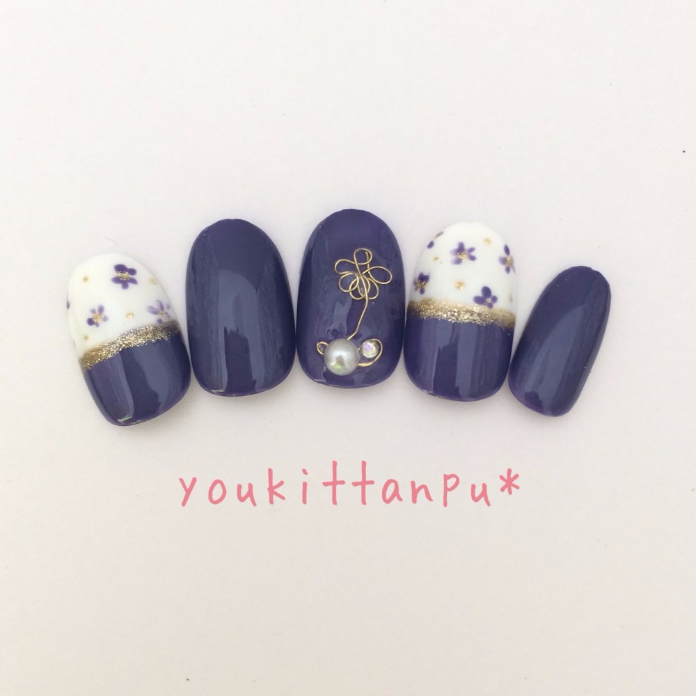 クラシカルネイビーフラワー＊ネイルチップ 短め 韓国 シンプル 花柄 小花 リバティ ワイヤー パール ホワイト 白