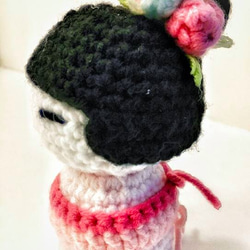 和風手編みのウールの人形 - 花のチ 2枚目の画像
