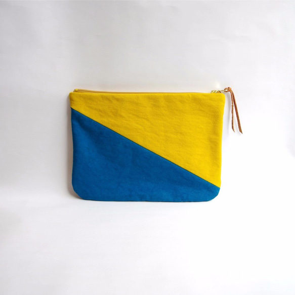 ◆SOLD OUT◆ 倉敷帆布のバイカラーポーチ“Mustard yellow × Rich blue” 2枚目の画像