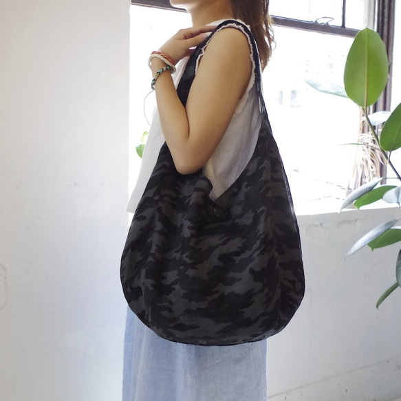 ◆SOLD OUT◆ ワイドオープンプリントバッグ(black camouflage) 2枚目の画像