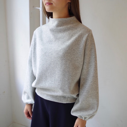 ◆SOLD OUT◆ ミニブークレビルドネックパフスリーブプルオーバー（light gray） 1枚目の画像