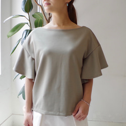 ラスト1点！ ★SALE 50%OFF★ ゆったりサイズのフリル袖トップス "grayish green" 3枚目の画像