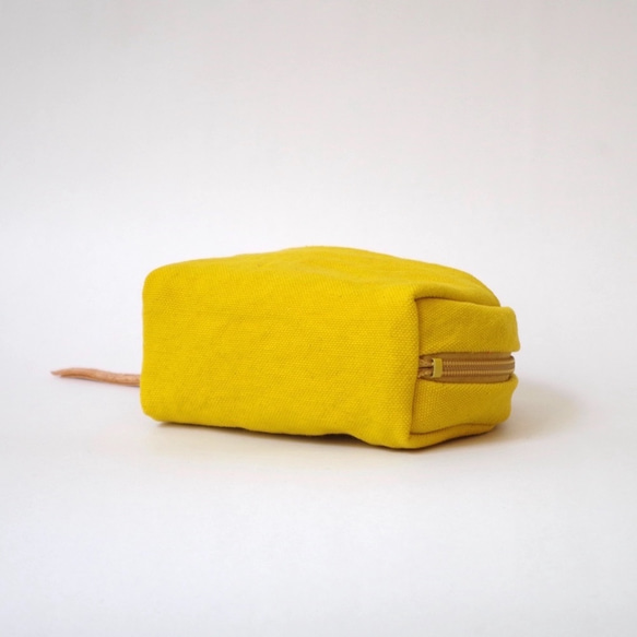 「バッグの中でも形崩れしにくい！」  倉敷帆布のシェル型ポーチ  ”Mustard yellow” 4枚目の画像
