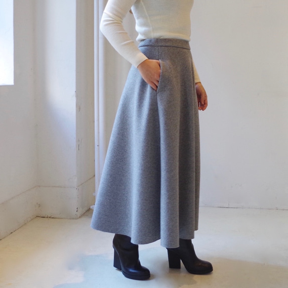 &lt;定做&gt;羊毛簡單喇叭形長裙“灰色” 第3張的照片