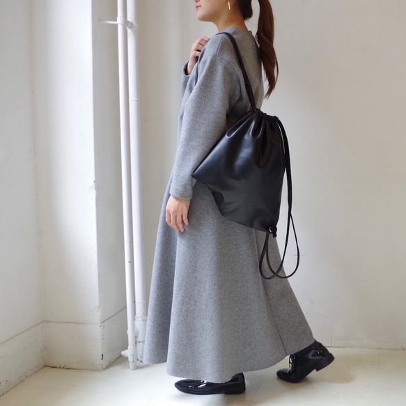 ラスト1つ＞フェイクレザーのシンプルなナップサック ”black