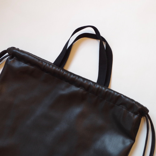ラスト1つ＞フェイクレザーのシンプルなナップサック ”black