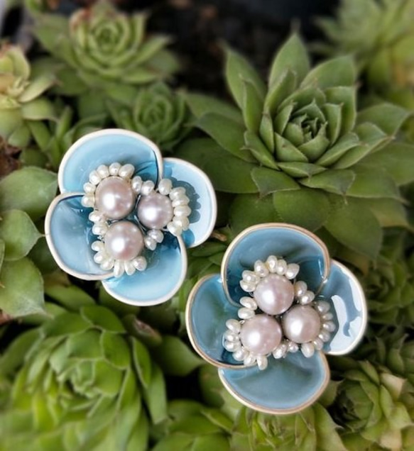 イヤリング。花の結婚式シリーズ。真珠の花の手染め樹脂耳針耳クリップ耳クリップイヤリング 2枚目の画像