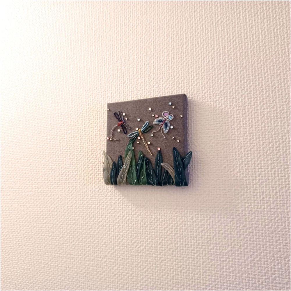 トンボと蝶のビーズ刺繍アップリケ―ファブリックパネル