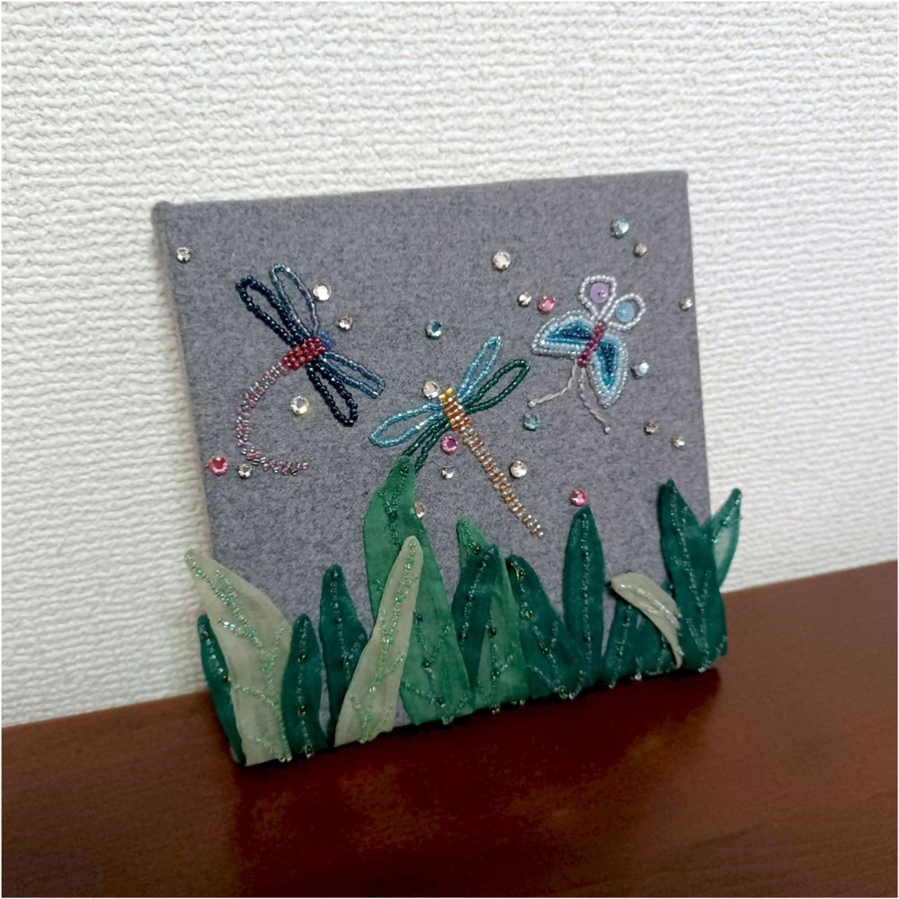 トンボと蝶のビーズ刺繍アップリケ―ファブリックパネル