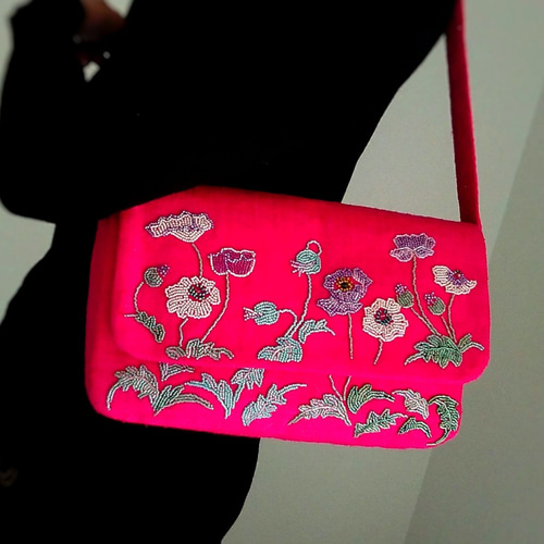 美品！　ビーズバッグ　手鏡付 手刺繍 花　カラフル　鮮やか　和装 美品！ ビーズバッグ 手鏡付 手刺繍 花 カラフル 鮮やか 和装