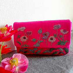 鮮やかなネオンカラー、ショッキングピンクのインドシルクにポピーの花をビーズ刺繍したバッグ　☆送料無料 5枚目の画像