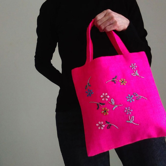 ちょっと出かけるその時も 気分が上がる ⤴ シルクのビーズ刺繍