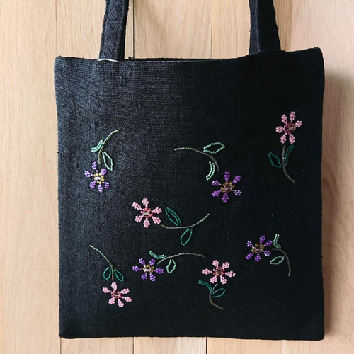 ちょっと出かけるその時も 気分が上がる ⤴ シルクのビーズ刺繍で上品