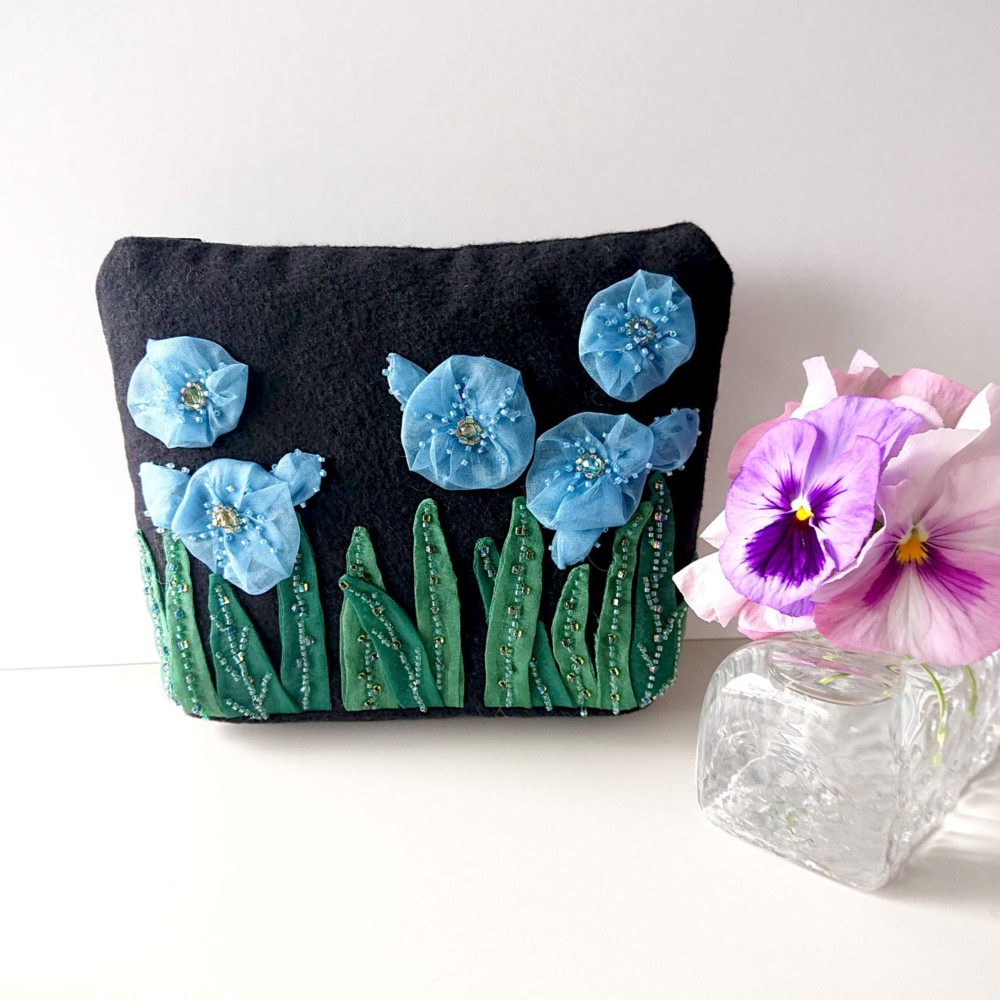 遊び心のある可愛いお花のアップリケポーチ。♥ギフト♥