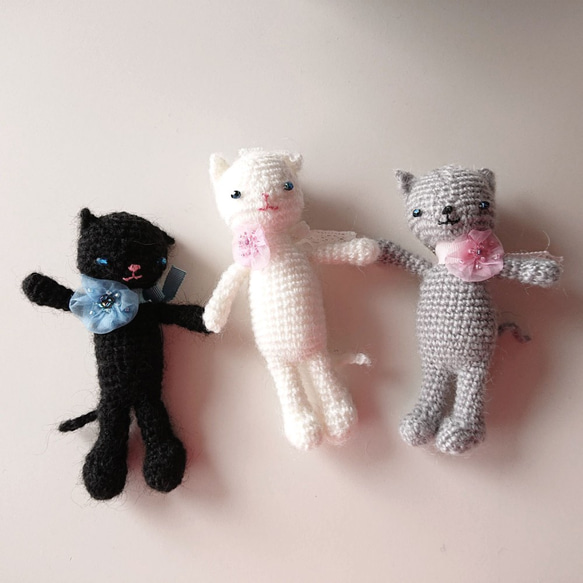 猫好きさんへ届けたい ♥ 猫の編みぐるみバックチャーム　N　おしゃれキャット 1枚目の画像