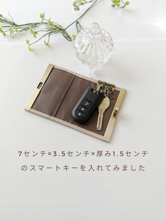 スマートキー＆カードが入るキーケース ホルスタイン柄ハラコ本革＆オレンジキャメル色本革♬︎Dカン&ストラップオプション 3枚目の画像