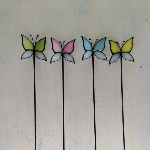 【再販】ステンドグラス蝶のガーデンピック 3枚目の画像