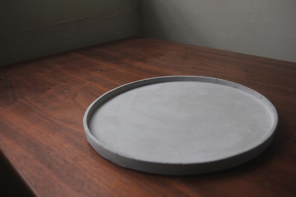 大圓盤 | 圓形水泥置物盤 接水盤 燭台 名片盤 隔熱墊 小物收納 第4張的照片