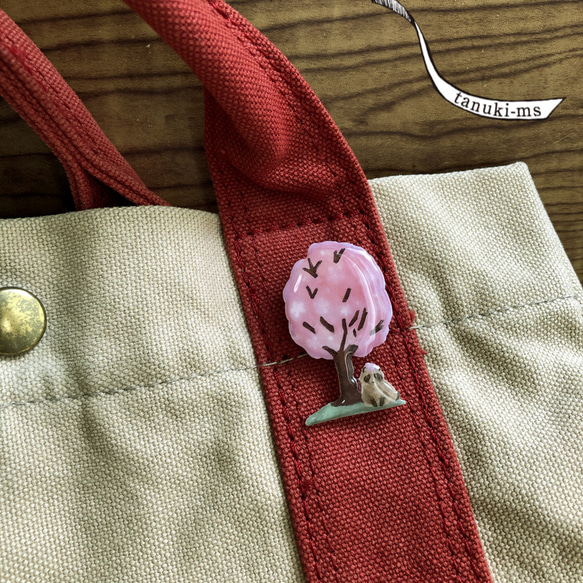 桜とタヌキ　ブローチ 5枚目の画像