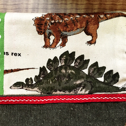 恐竜とボタンの移動ポケット♬クリーム 2枚目の画像
