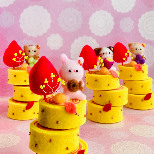 ミニサイズ・秋に包まれてたい焼きくんを持ったピンクうさぎさん