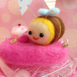ハチさんにケーキの贈り物 羊毛フェルト miracle-k 通販 3350677