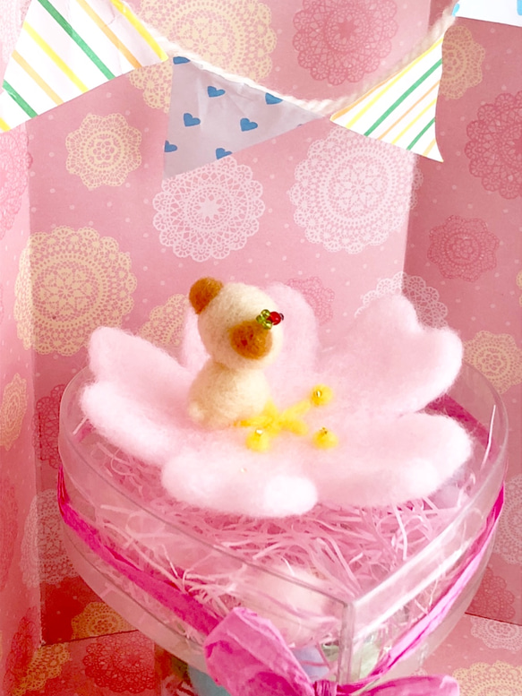 桜の花びらの上にチビくまさん・ココがお気に入りの場所です(*^^*) 4枚目の画像