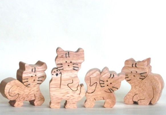 猫４匹（組木） 3枚目の画像