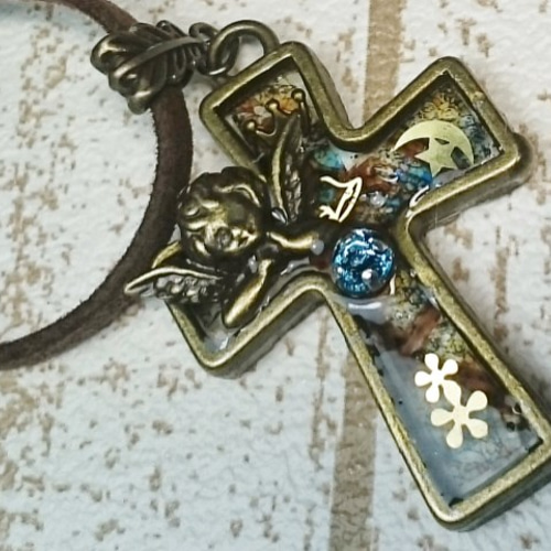 アンティークな十字架のペンダント ネックレス・ペンダント