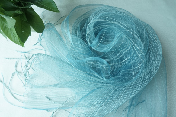藍の生葉染め：シルクストール(S)〈のしめ浅葱〉 1枚目の画像