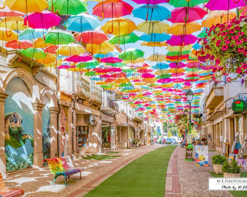 送料無料】A4～A0版アート絶景写真「ポルトガル - アゲダの傘まつり C