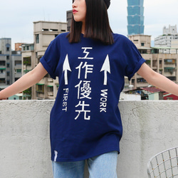 <自做自售>復古T-SHIRT-工作優先(藏青色) 第5張的照片