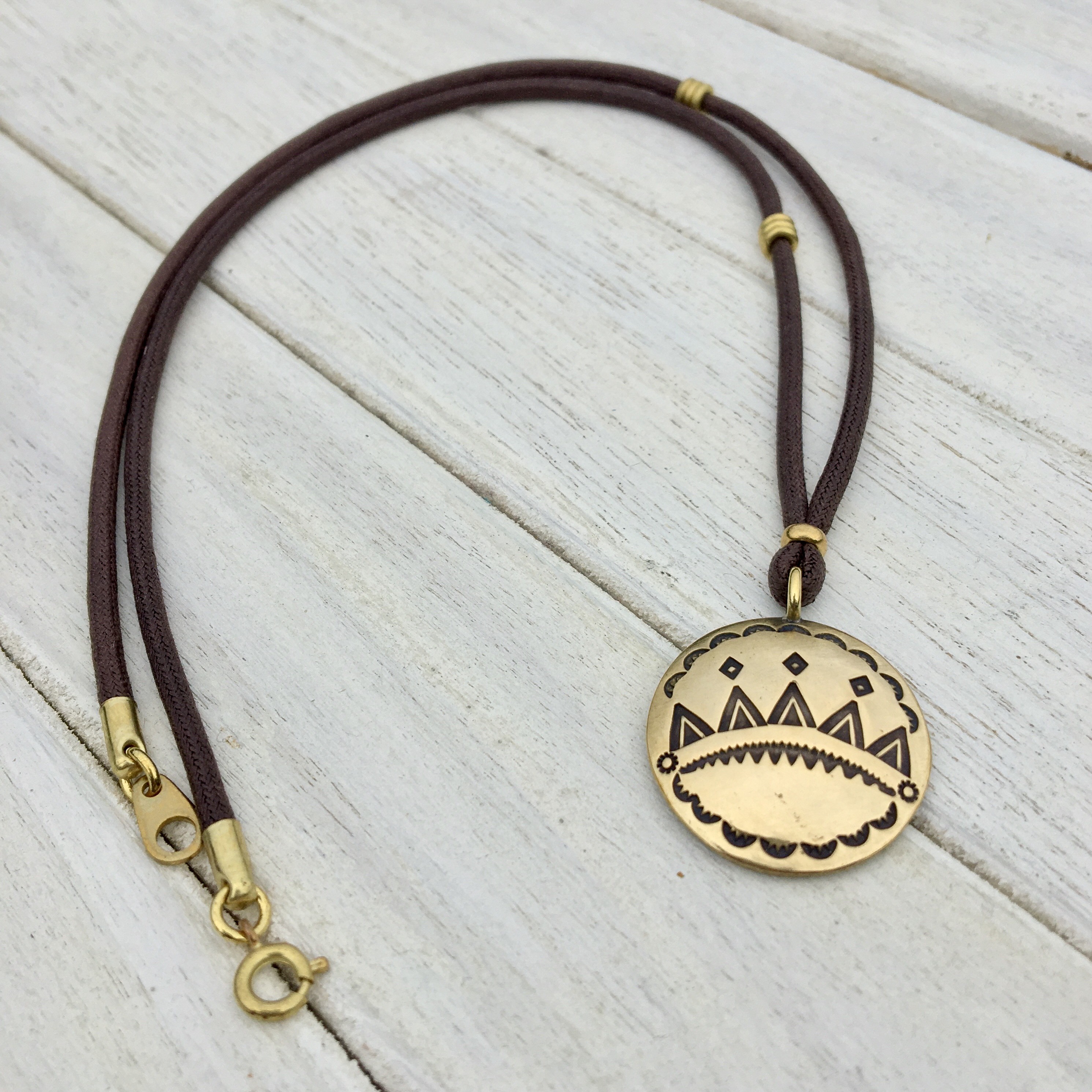 王冠柄真鍮コンチョ コードネックレス