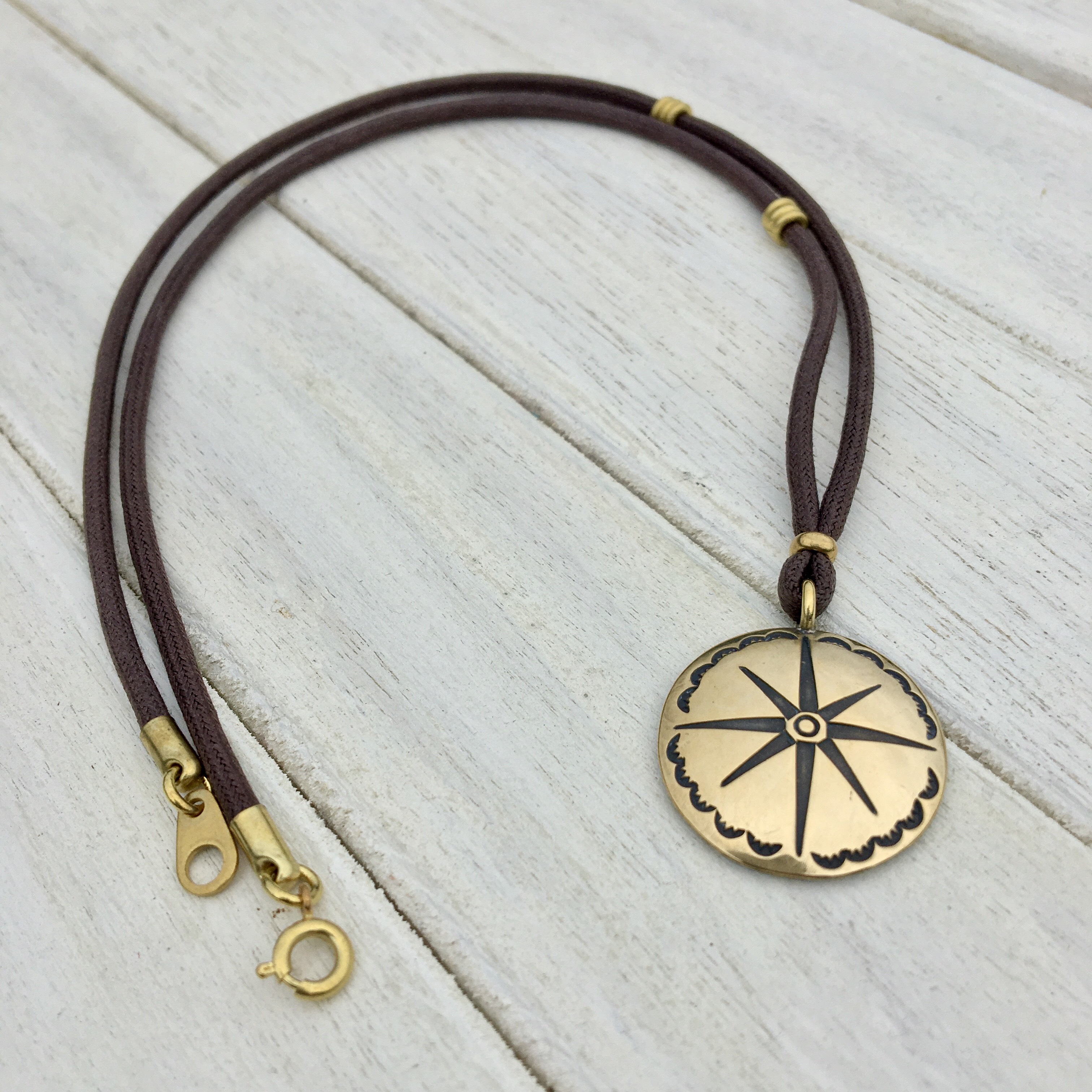 太陽柄真鍮コンチョ コードネックレス