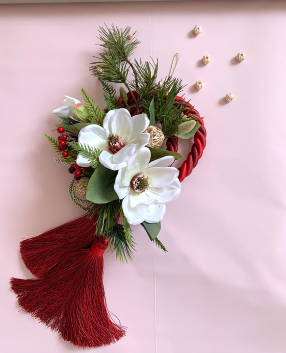 華やかなマグノリアのお正月飾り（赤） 3枚目の画像