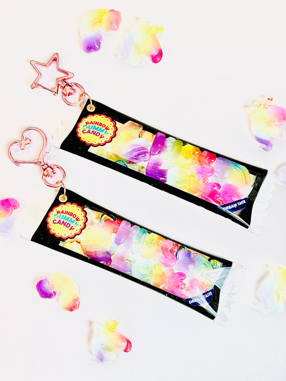 Rainbow & Unicorn gummy slim packaged charm(ハート型金具). 1枚目の画像