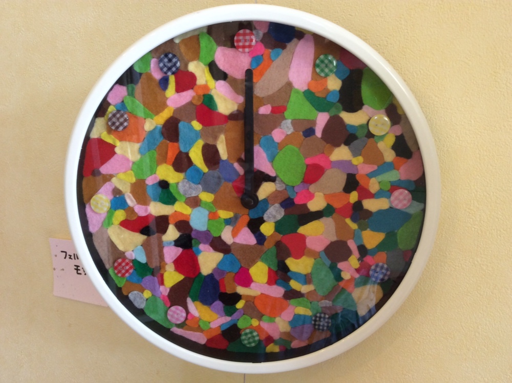 フェルトのモザイク時計