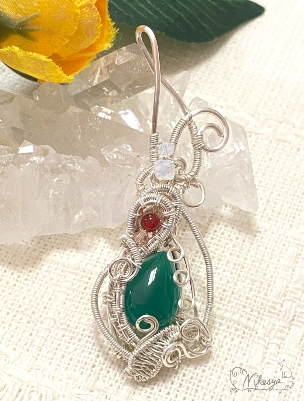 【ワイヤーアクセサリー】グリーンオニキスのペンダントトップ【クリスマスカラー】