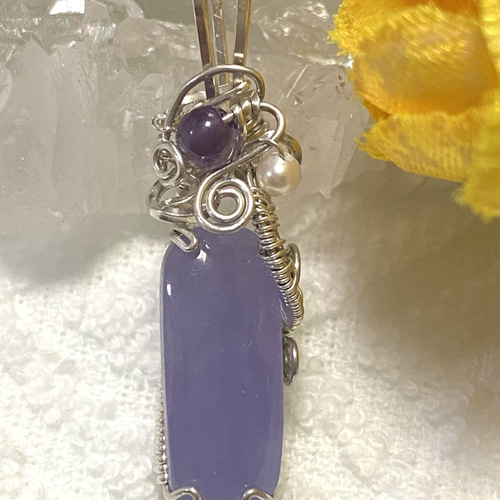 パワーストーンラベンダー翡翠にアメジスト巻きの、存在感のある