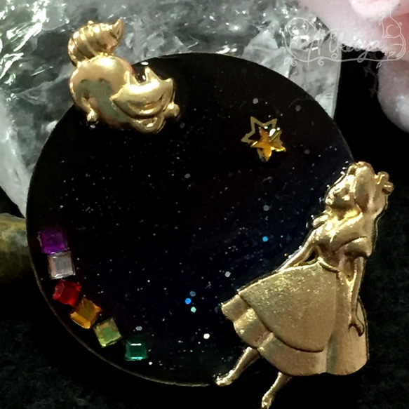 【宇宙塗り】アリスのブローチ【レジン】 2枚目の画像