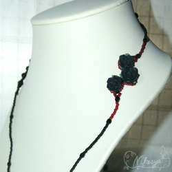 オニキスと黒薔薇フィモのゴスロリちっくな三重ブレスレット 4枚目の画像