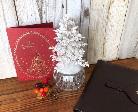 【期間数量限定】白いビーズのクリスマスツリー 1枚目の画像