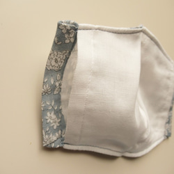 小さめ　子供用　ポケット付き　国産　ダブルガーゼ　立体マスク　ナチュラル　フラワー　小花柄　ブルーグレー　くすみブルー 2枚目の画像